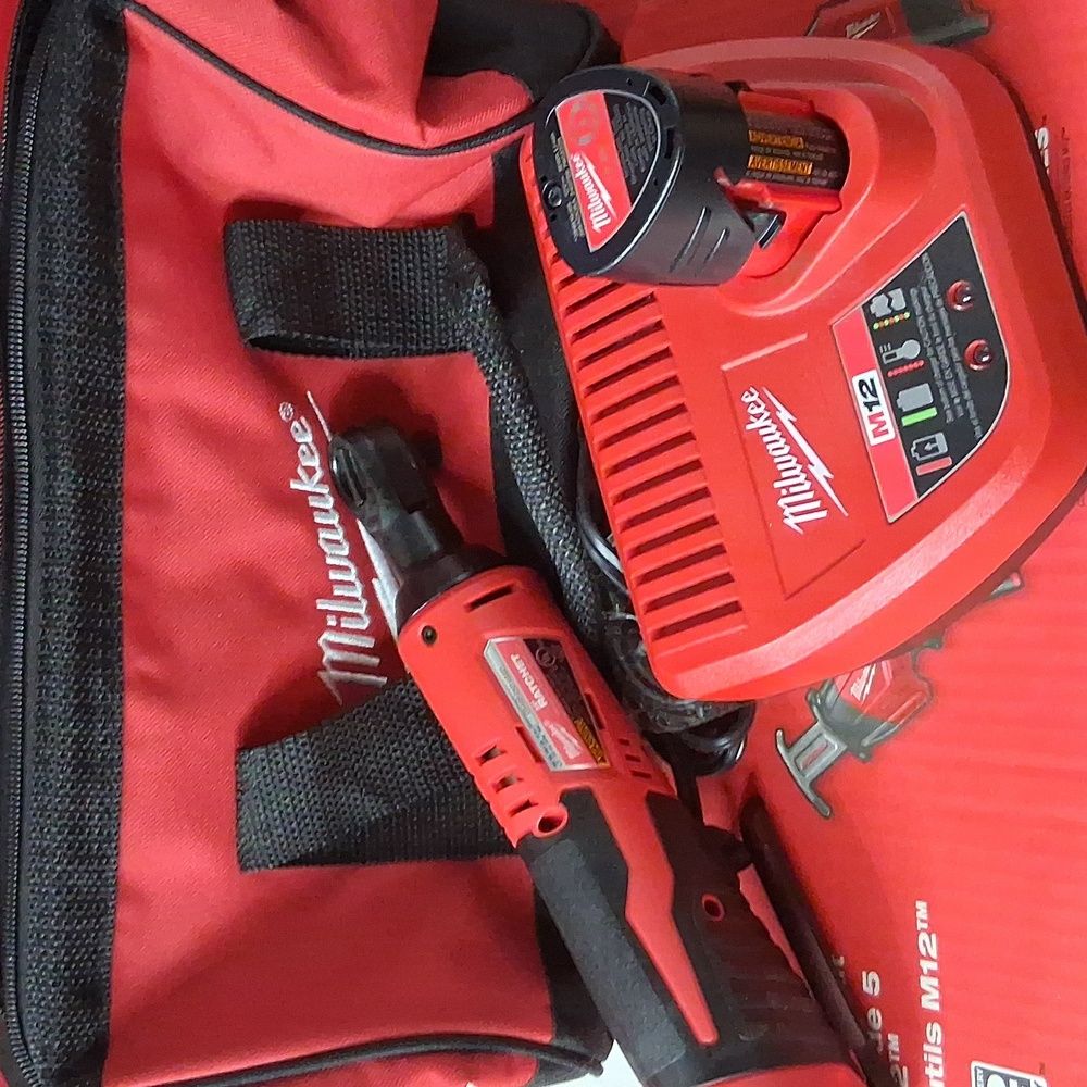 Milwaukee M12 2457-20 Cordless ⅜ Ratchet kit New in box.